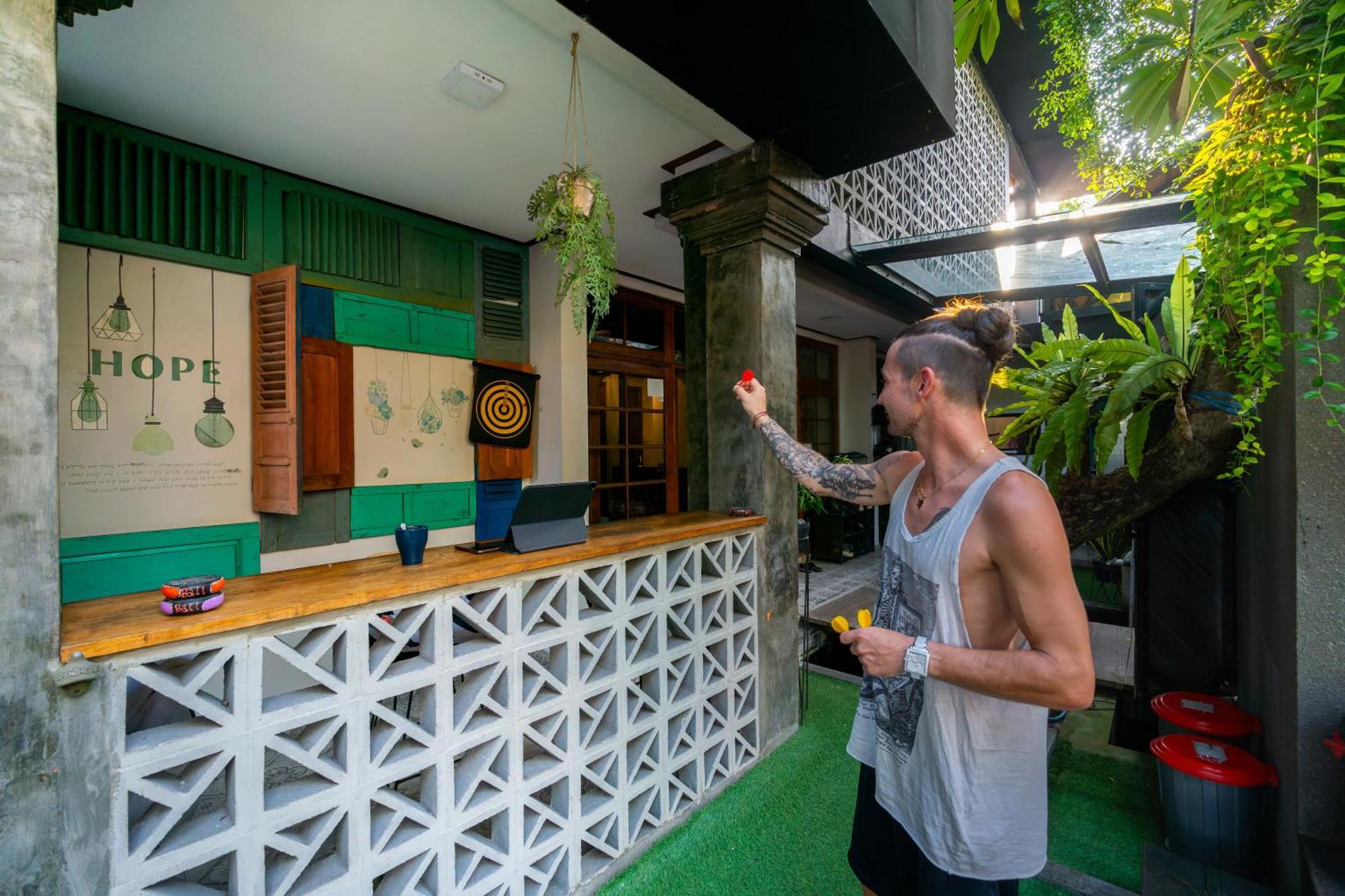 Interconnection Hostel Kuta Lombok Exterior foto